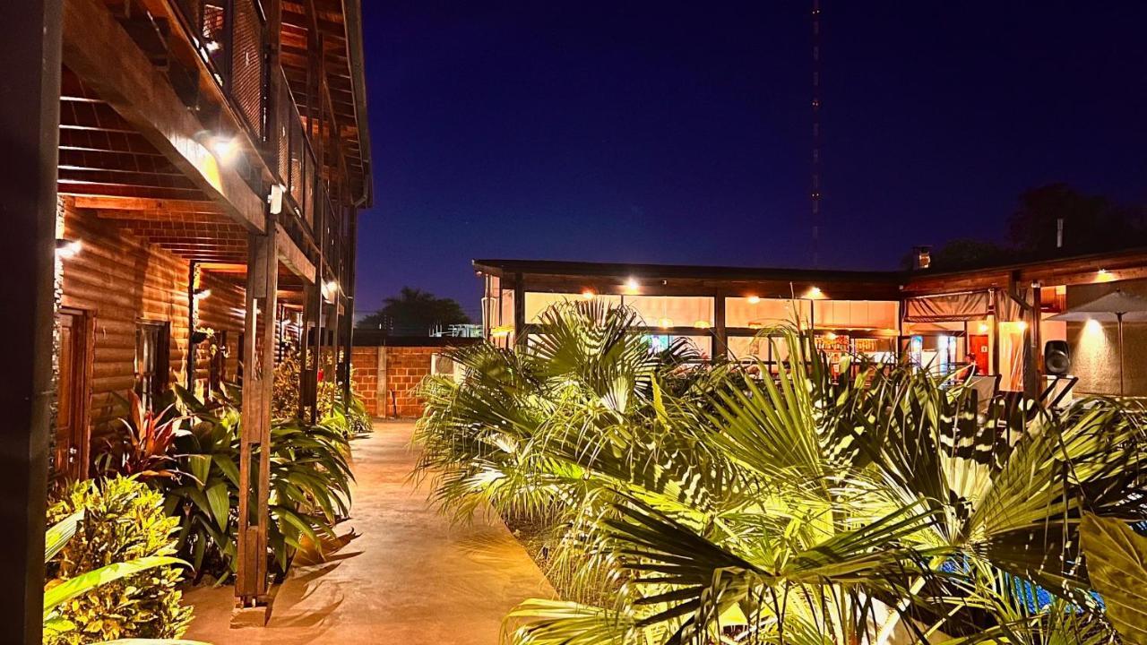 Alma Pura Hotel ปูแอร์โตอีกวาซู ภายนอก รูปภาพ