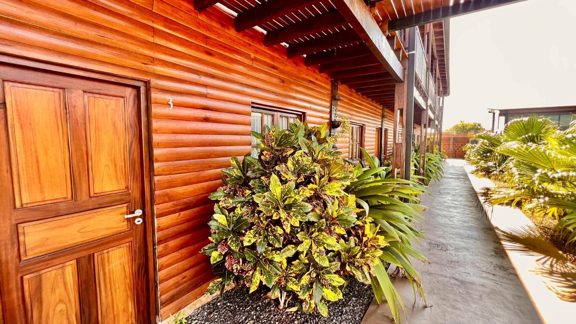 Alma Pura Hotel ปูแอร์โตอีกวาซู ภายนอก รูปภาพ