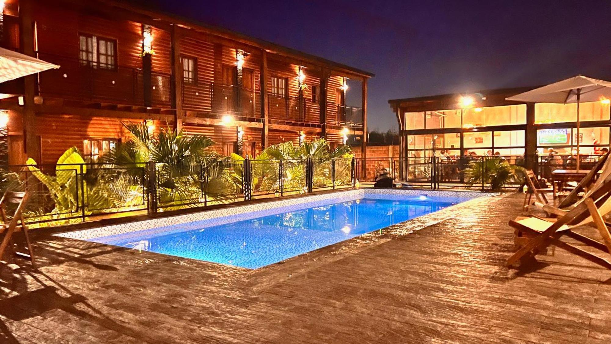 Alma Pura Hotel ปูแอร์โตอีกวาซู ภายนอก รูปภาพ